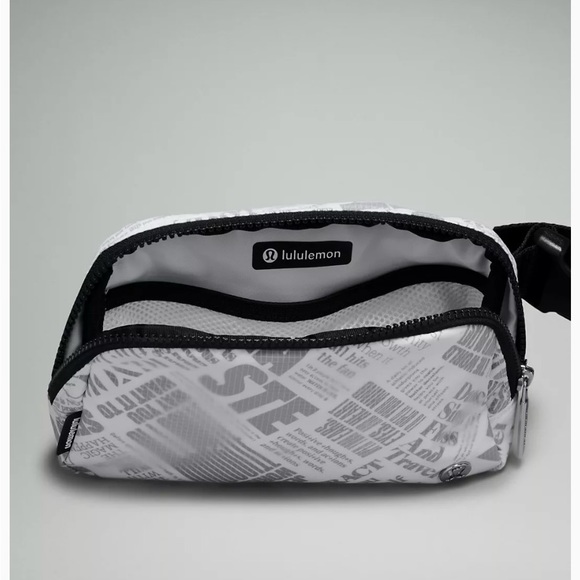 NWT Lululemon Everywhere Belt Bag 1L Manifesto - Picture 2 of 7